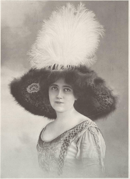 Hat by Alphonsine featured in the October 1911 issue of Les Modes.