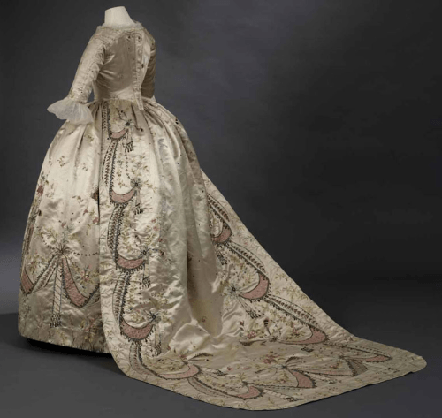This 1780s court dress, in the collection of Royal Ontario Museum, is thought to have been worn by Marie-Antoinette and a masterpiece of Rose Bertin.