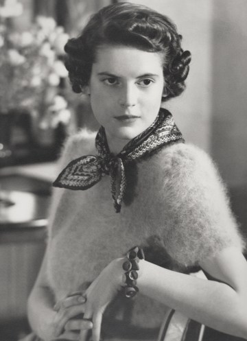 05-gussie-in-sweater-1064